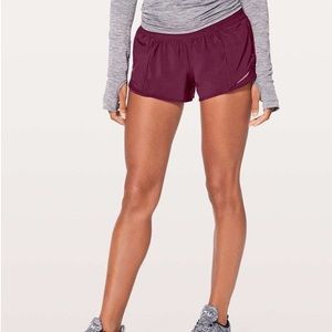 Lululemon Tracker Hotty Hot Low-Rise Short 2.5"